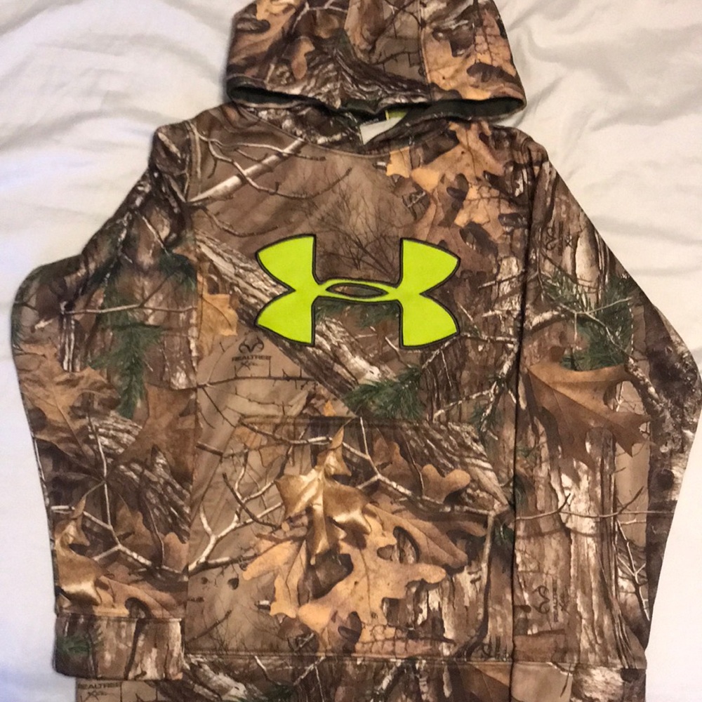 Youth medium under armour sweatshirt.
